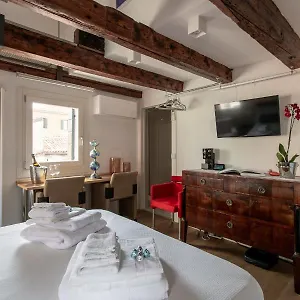  Apartment Biennale Gallery Italien